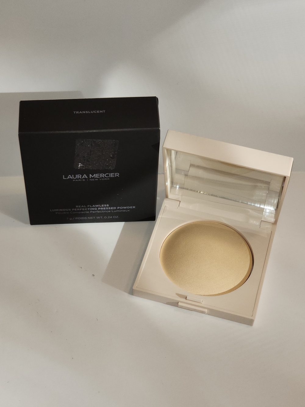 laura mercier Real Flawless Pressed Powder in Translucent Beige
